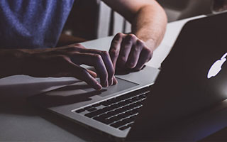 米兰体育官方网址入口-英雄联盟青春杯决赛现场火爆，年轻战队崭露头角，青春总决赛多少钱