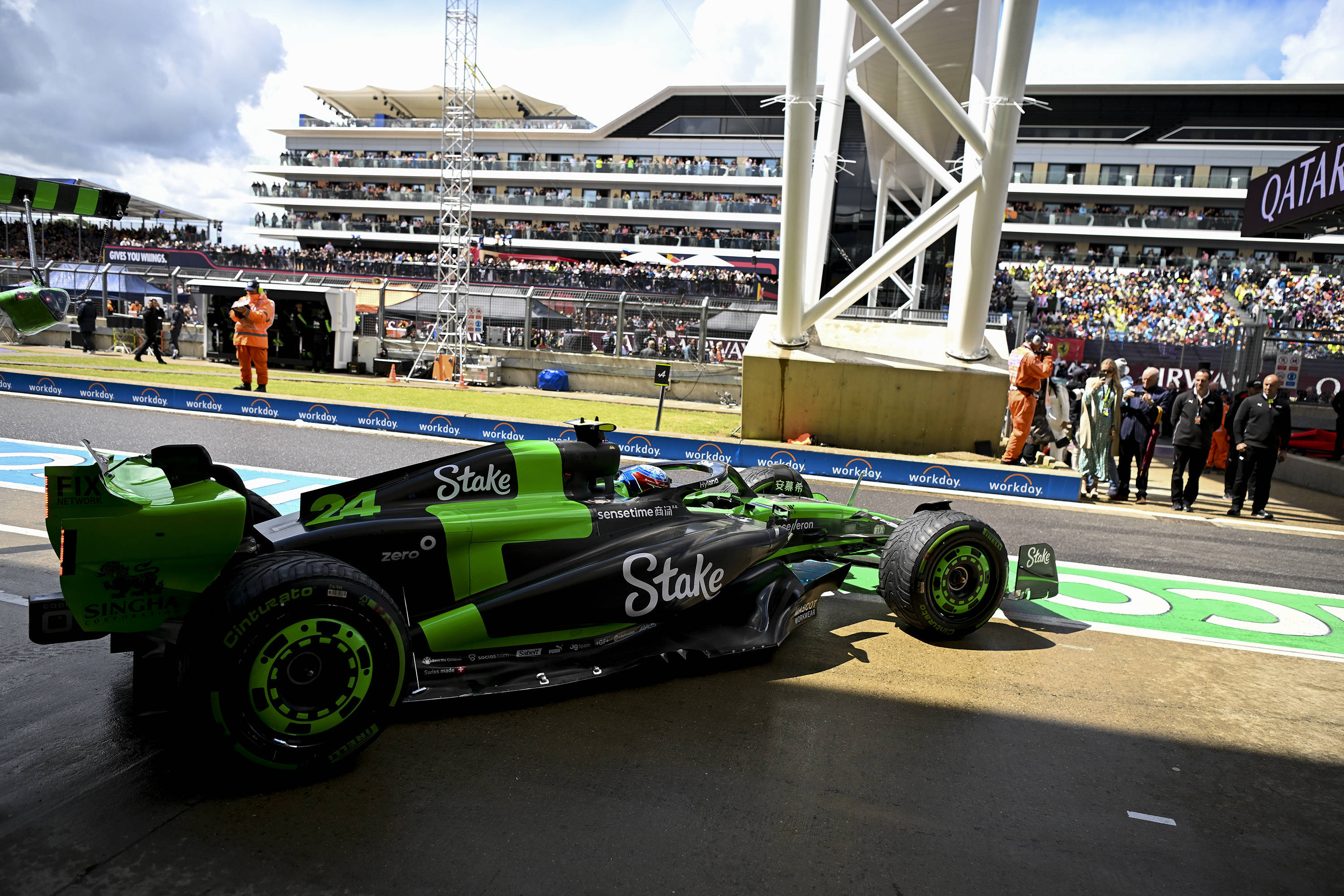 米兰体育官方网站-包含经典回归：F1重返传奇赛道的词条